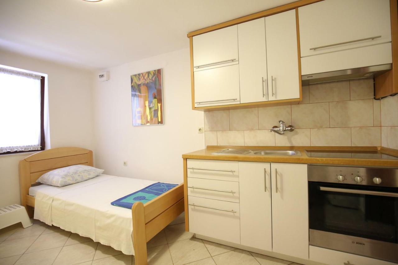 Apartments Paleka เพทรอซาเน ภายนอก รูปภาพ