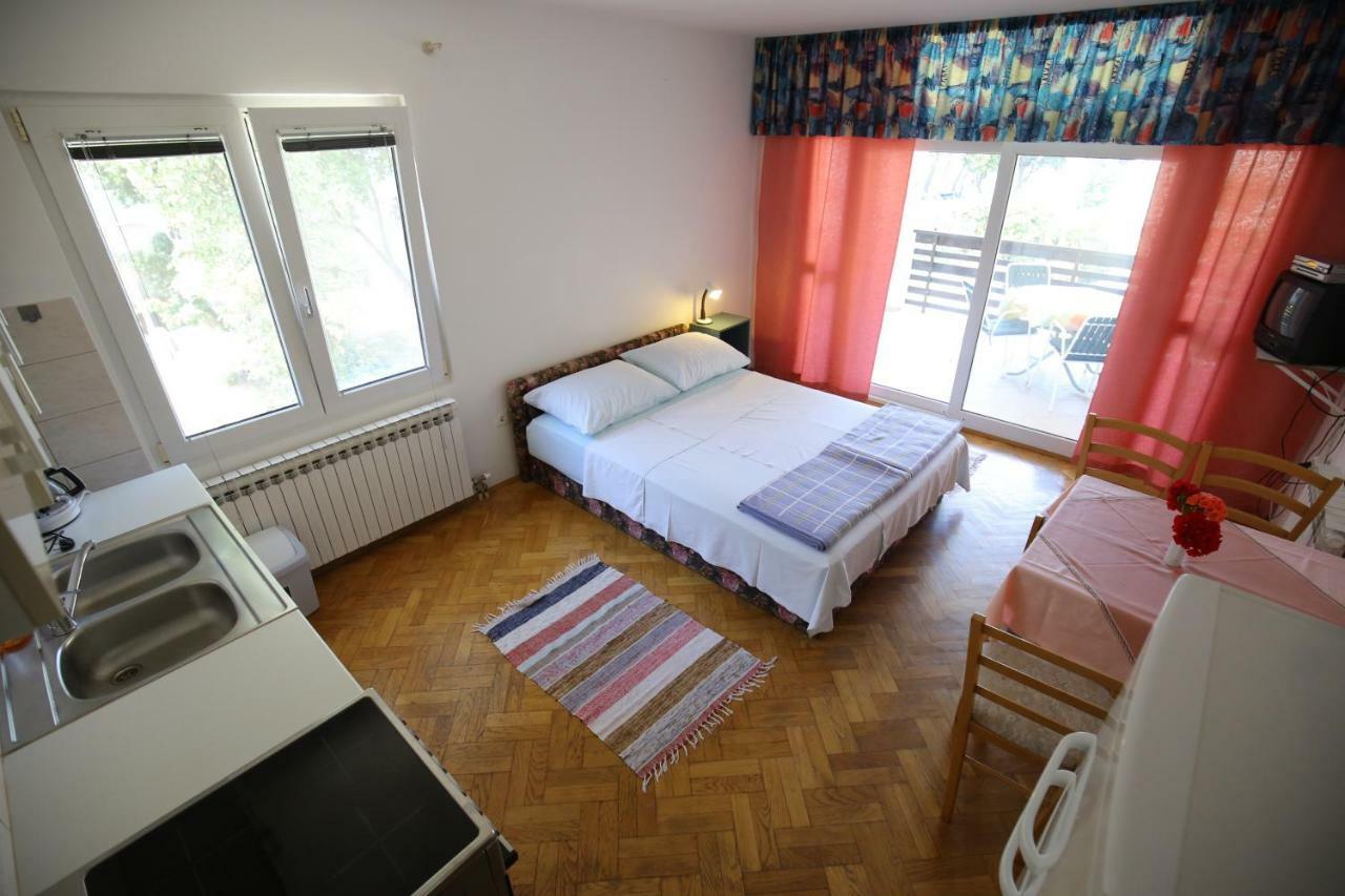 Apartments Paleka เพทรอซาเน ภายนอก รูปภาพ