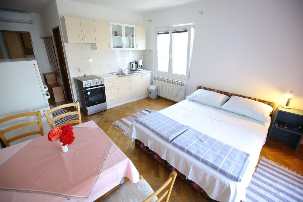 Apartments Paleka เพทรอซาเน ภายนอก รูปภาพ