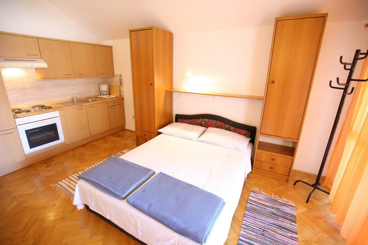 Apartments Paleka เพทรอซาเน ภายนอก รูปภาพ