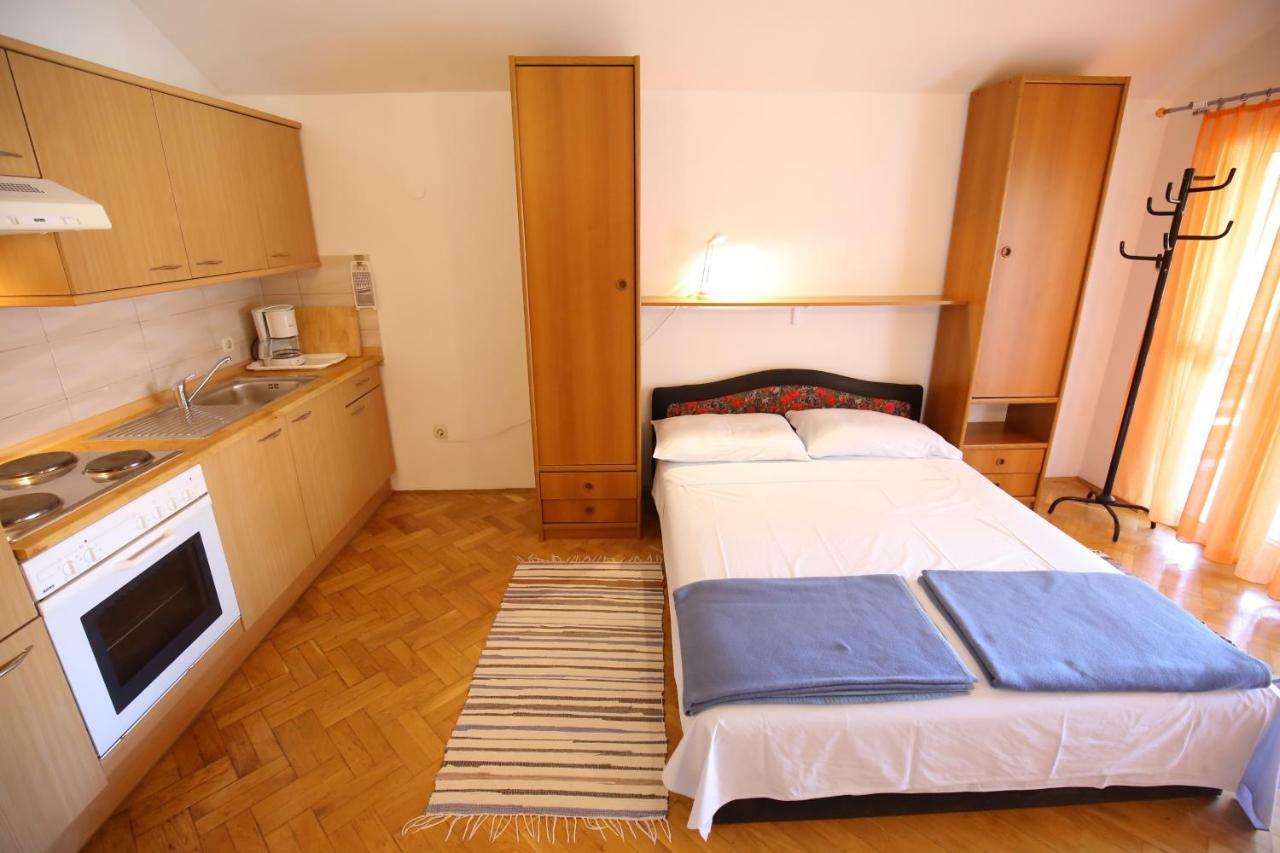 Apartments Paleka เพทรอซาเน ภายนอก รูปภาพ