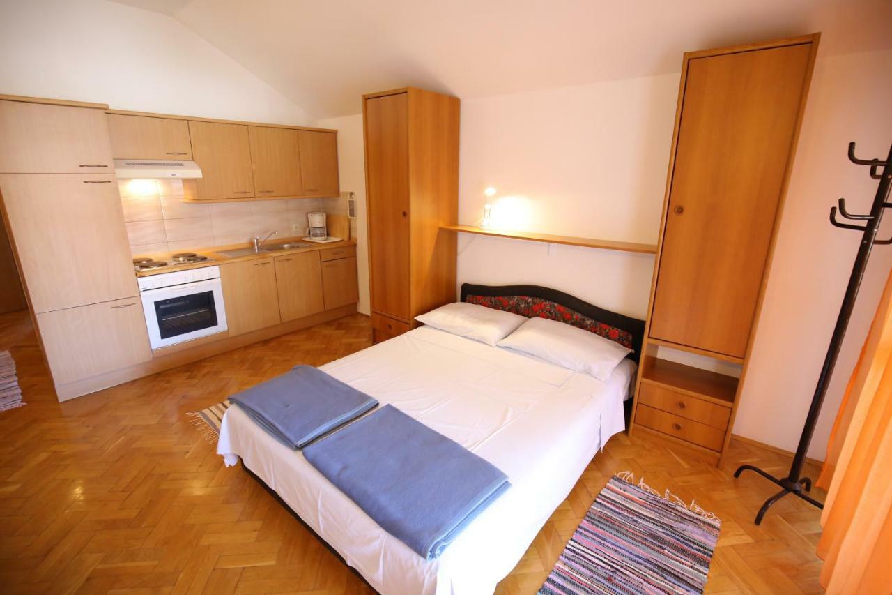 Apartments Paleka เพทรอซาเน ภายนอก รูปภาพ