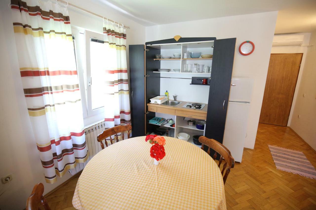 Apartments Paleka เพทรอซาเน ภายนอก รูปภาพ