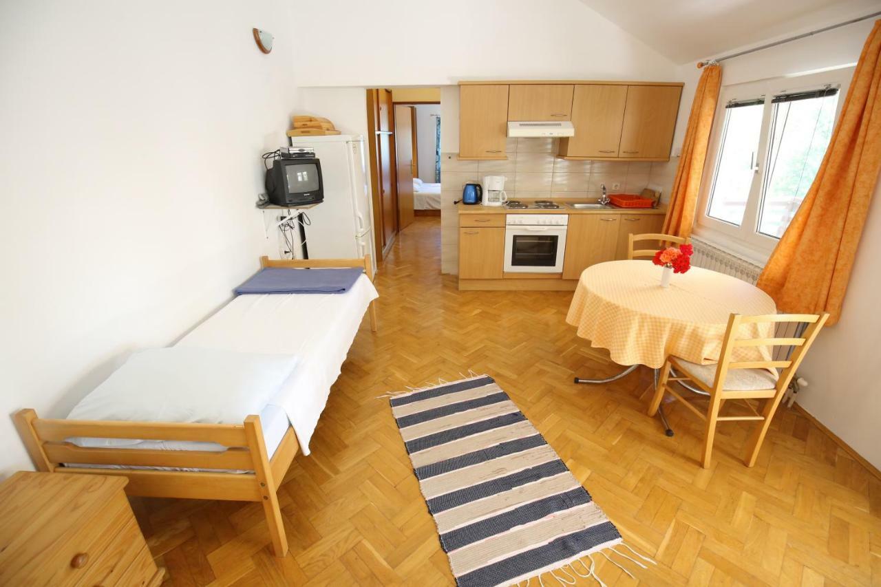 Apartments Paleka เพทรอซาเน ภายนอก รูปภาพ