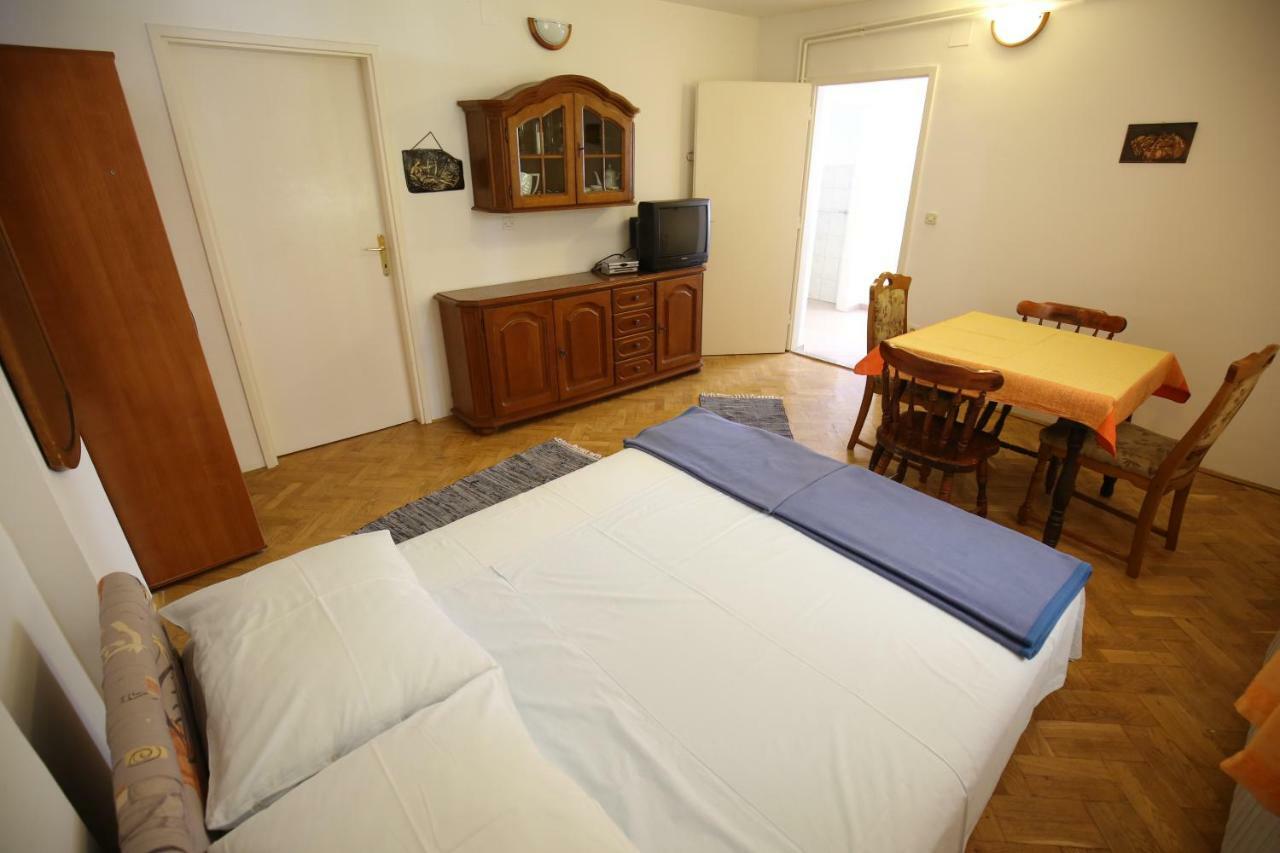 Apartments Paleka เพทรอซาเน ภายนอก รูปภาพ