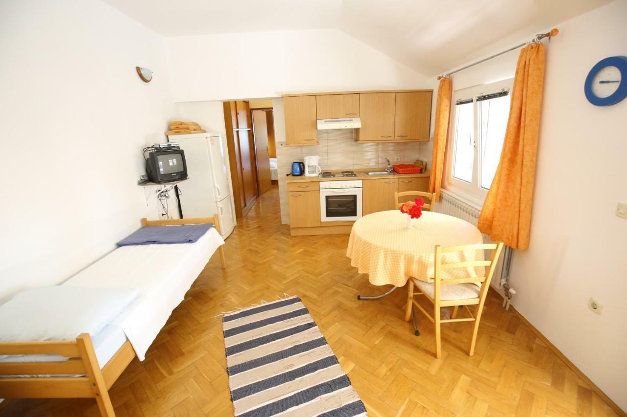 Apartments Paleka เพทรอซาเน ภายนอก รูปภาพ